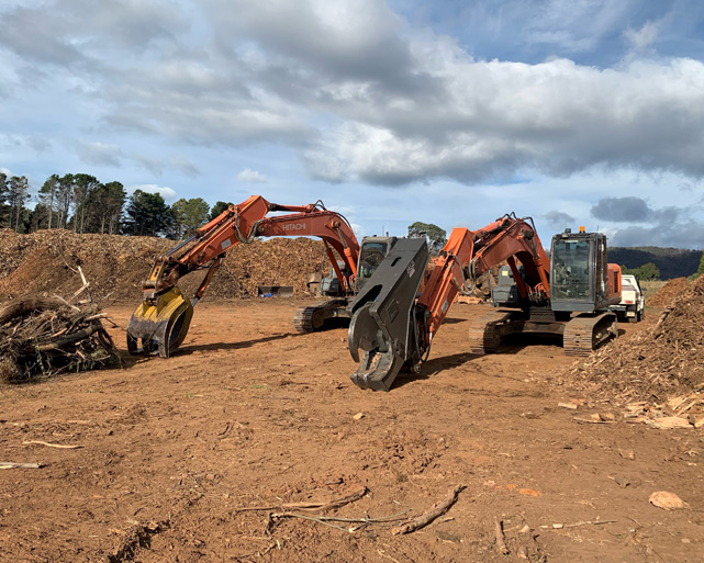 Hitachi Excavator with shears and grapple attachments
