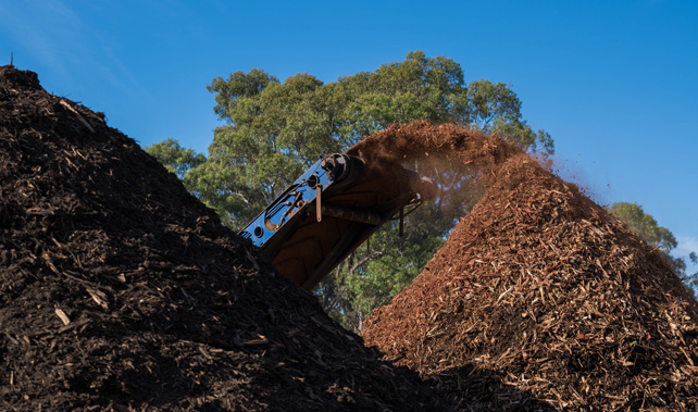 Mulching at TRY Greenwaste Recycling Albury Wodonga